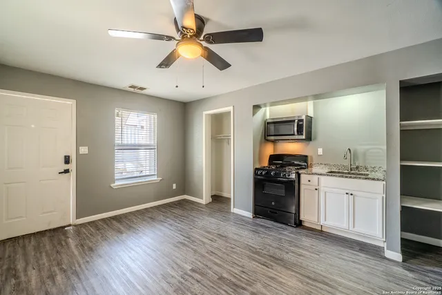 $1,000 | 125 Hess Street, Unit 101, San Antonio, TX 78212
