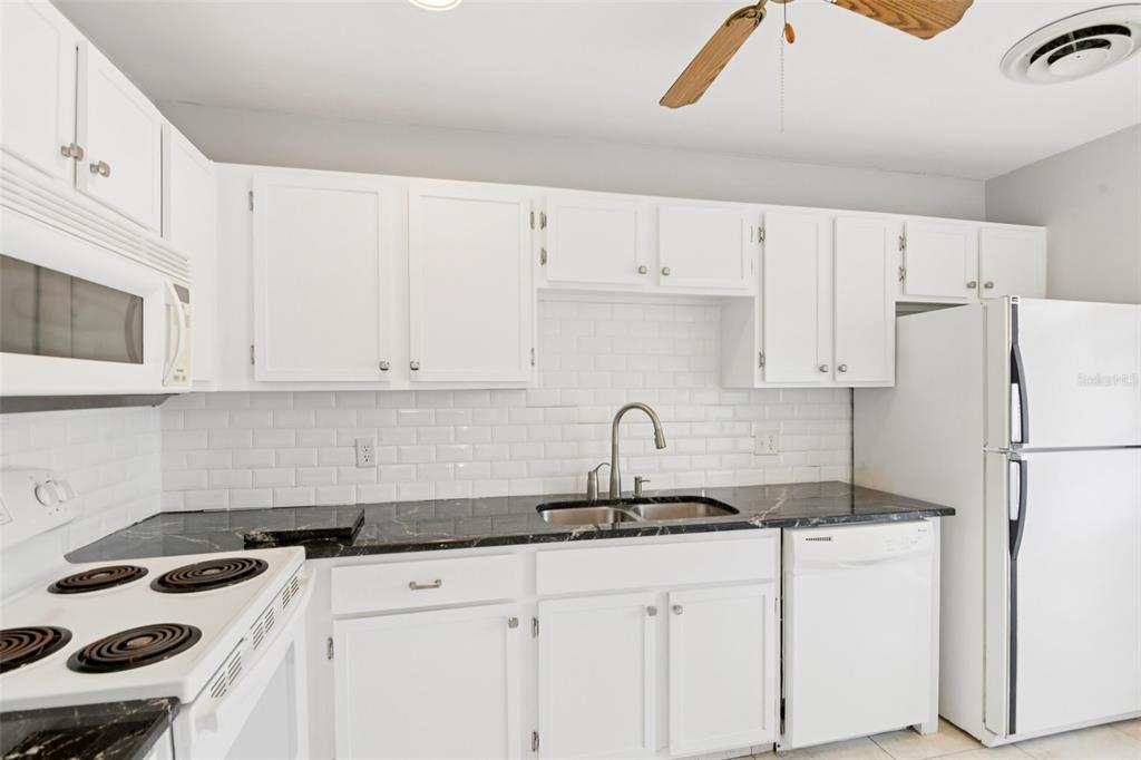 2064 Sunset Point Road, Unit 71 Clearwater, FL 33765 - Photo 11 of 43