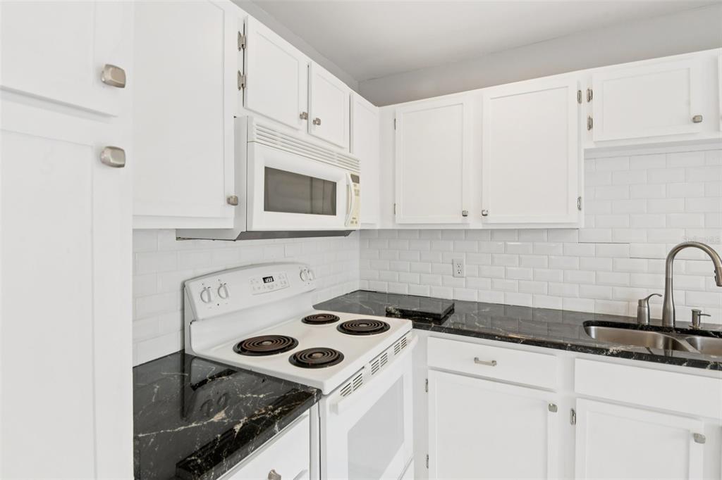 2064 Sunset Point Road, Unit 71 Clearwater, FL 33765 - Photo 12 of 43