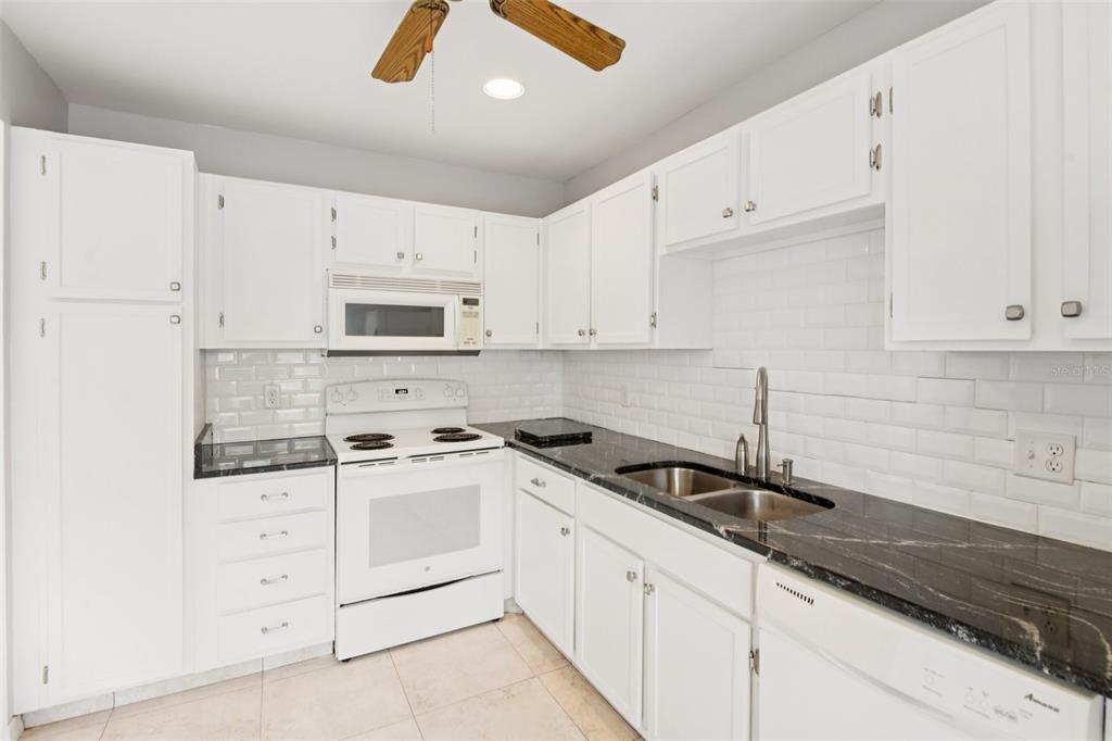 2064 Sunset Point Road, Unit 71 Clearwater, FL 33765 - Photo 13 of 43