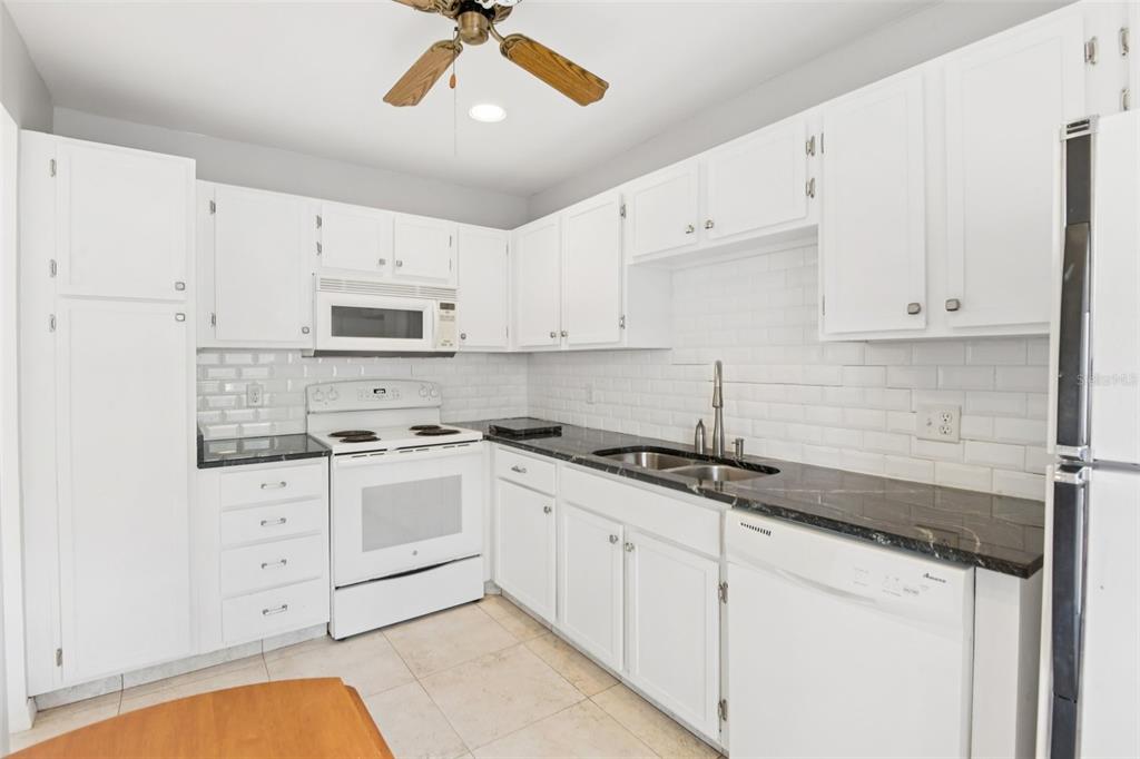 2064 Sunset Point Road, Unit 71 Clearwater, FL 33765 - Photo 14 of 43