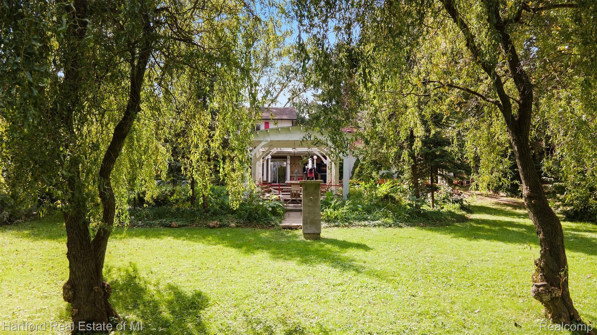 16480 Rougeway Street Livonia, MI 48154 - Photo 37 of 37 DJI_0140.jpg