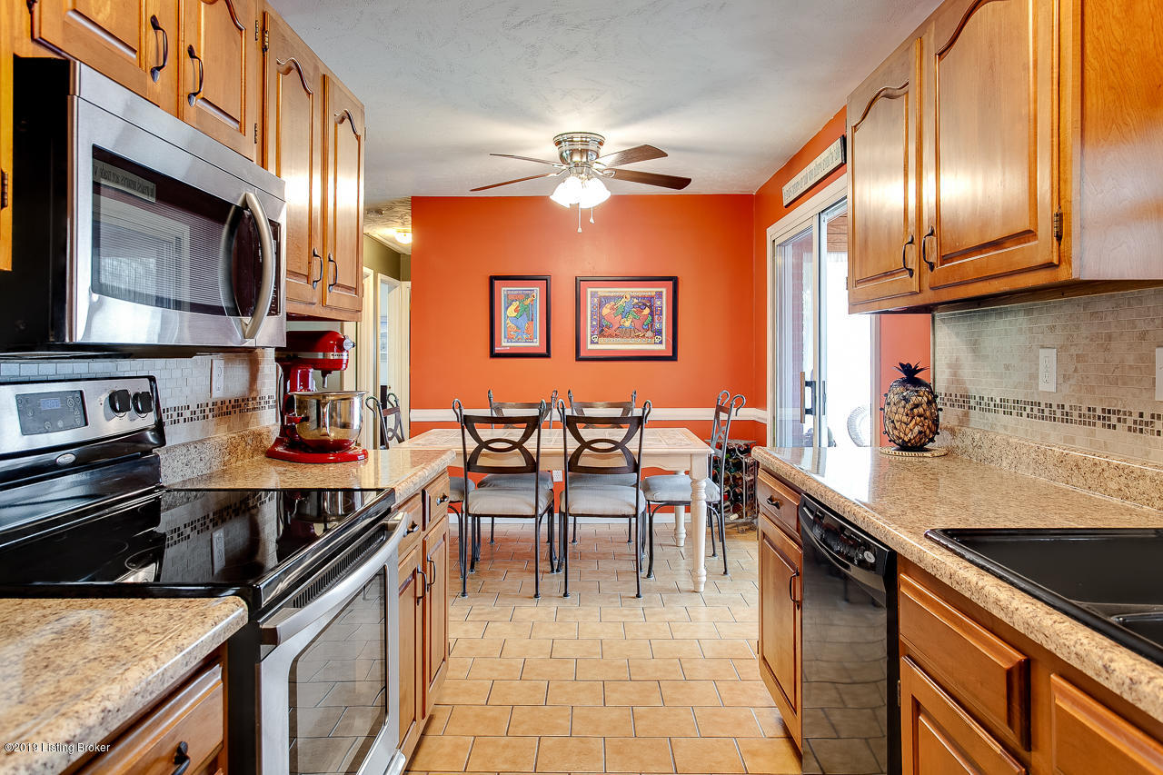 6326 Hunters Grove Road Louisville, KY 40216 - Photo 12 of 39 6326 Hunters Grove Rd-13