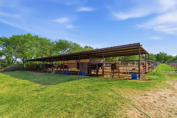 $2,200,000 | 8441 County Road 176, Stephenville, TX 76401