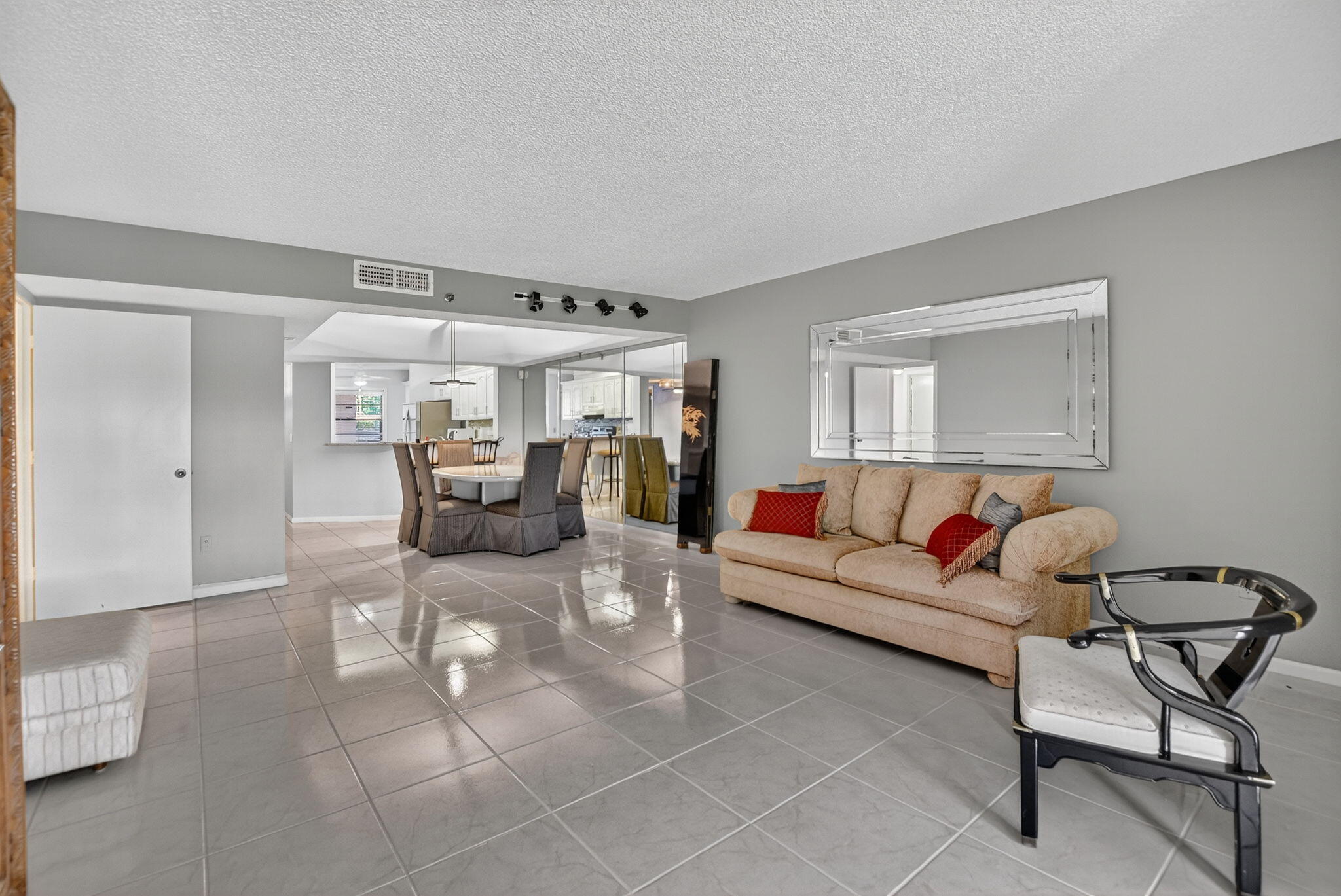 9170 Southwest 14th Street, Unit 4105 Boca Raton, FL 33428 - Photo 13 of 40 Living area