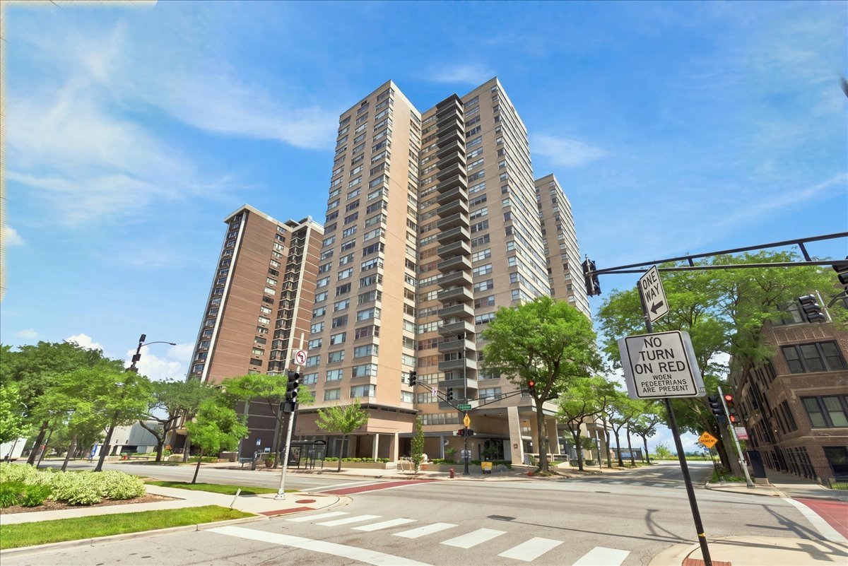 6301 North Sheridan Road, Unit 3D Chicago, IL 60660 - Photo 1 of 26 Gallery Image 1