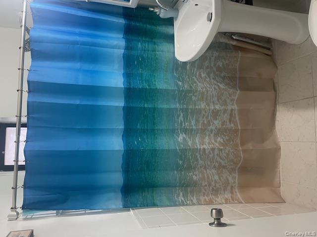 2165 Matthews Avenue, Unit 4F Bronx, NY 10462 - Photo 2 of 7 a bathroom with a shower