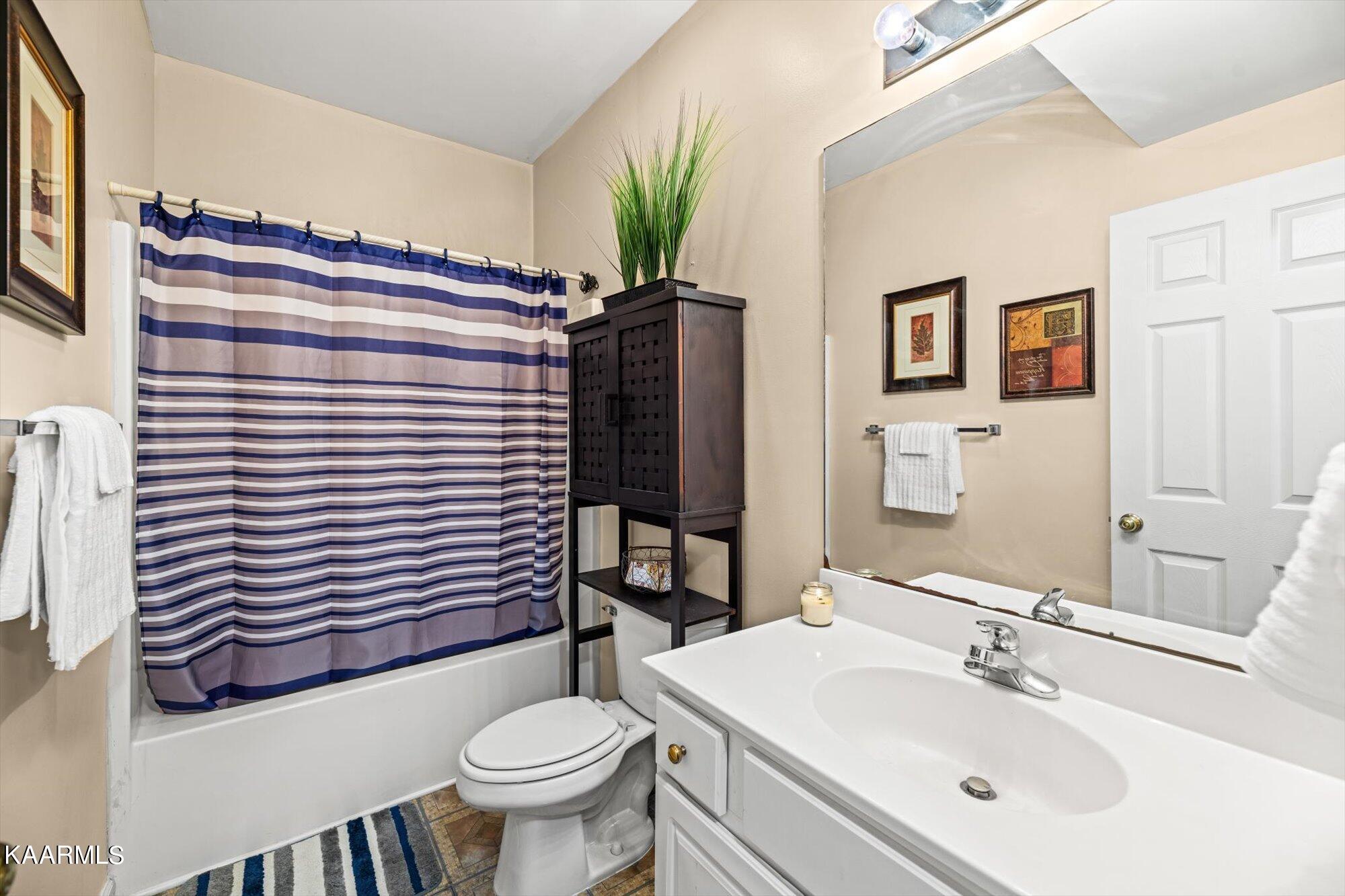 12718 Jarmann Road Knoxville, TN 37934 - Photo 33 of 41 Basement full bath
