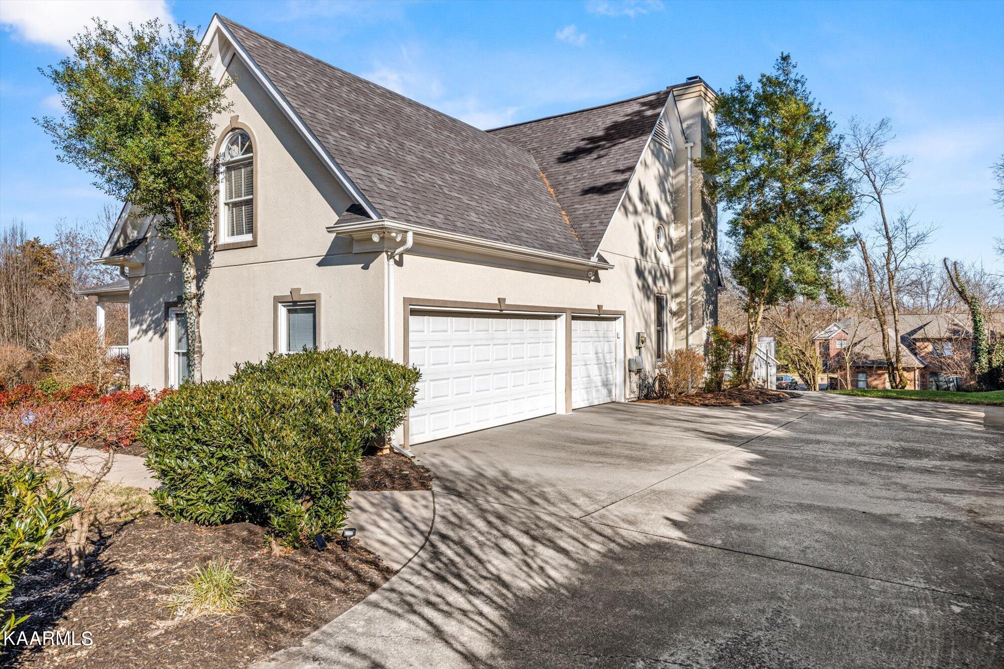 12718 Jarmann Road Knoxville, TN 37934 - Photo 36 of 41 3 car garage with flat driveway