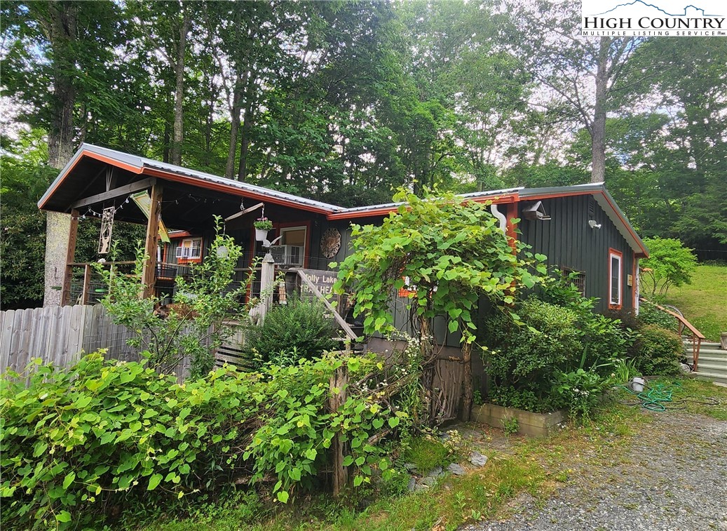 77 Mountain Ridge Road Newland, NC 28657 - Photo 1 of 38 Gallery Image 1