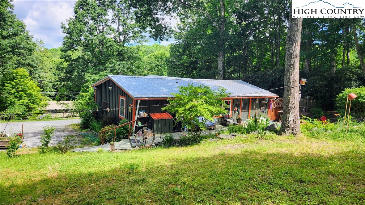 77 Mountain Ridge Road Newland, NC 28657 - Photo 10 of 38 Gallery Image 10