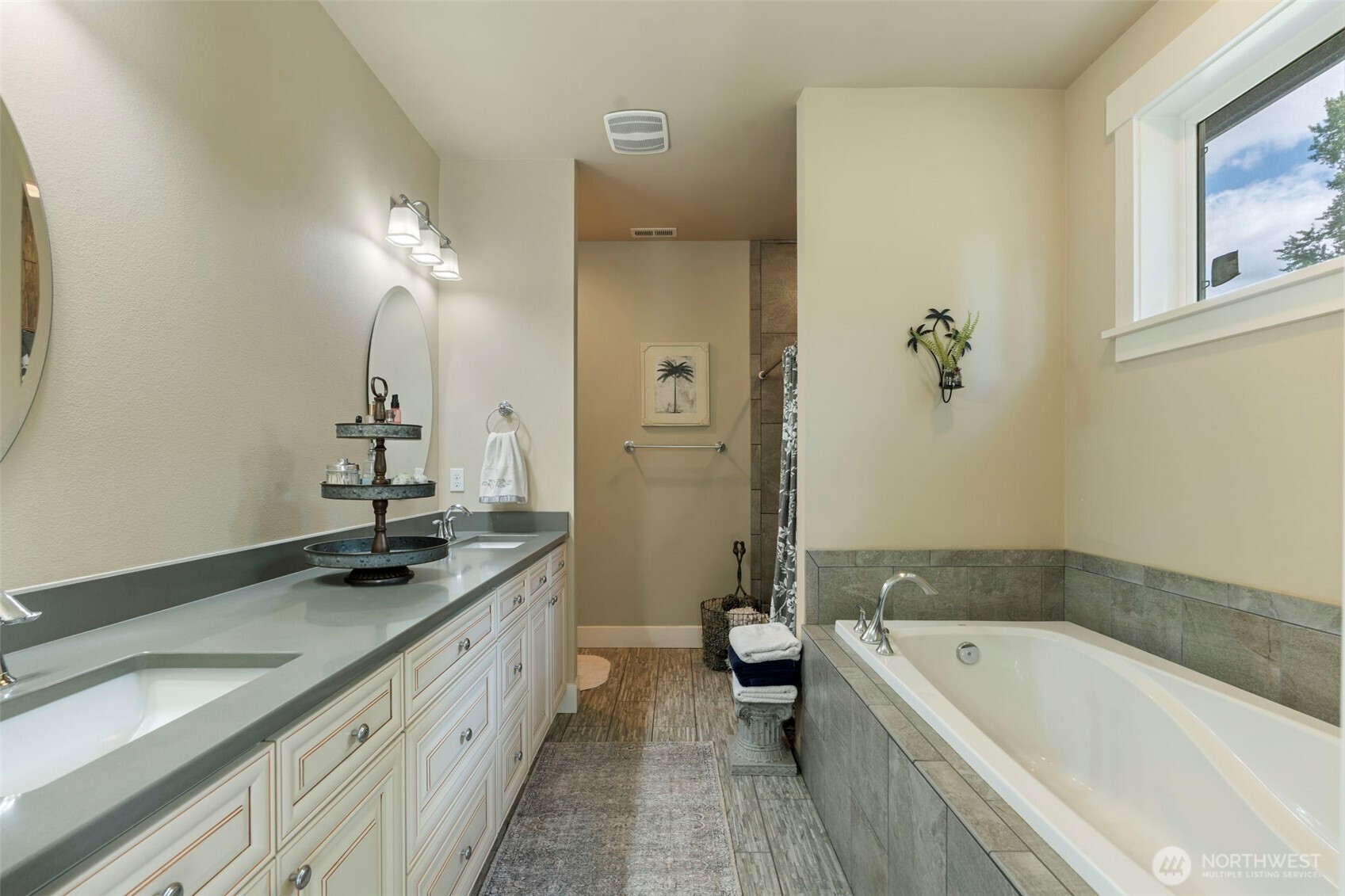 2322 Rice Road Chehalis, WA 98532 - Photo 27 of 39 a bathroom with a granite countertop sink a toilet a bathtub and shower