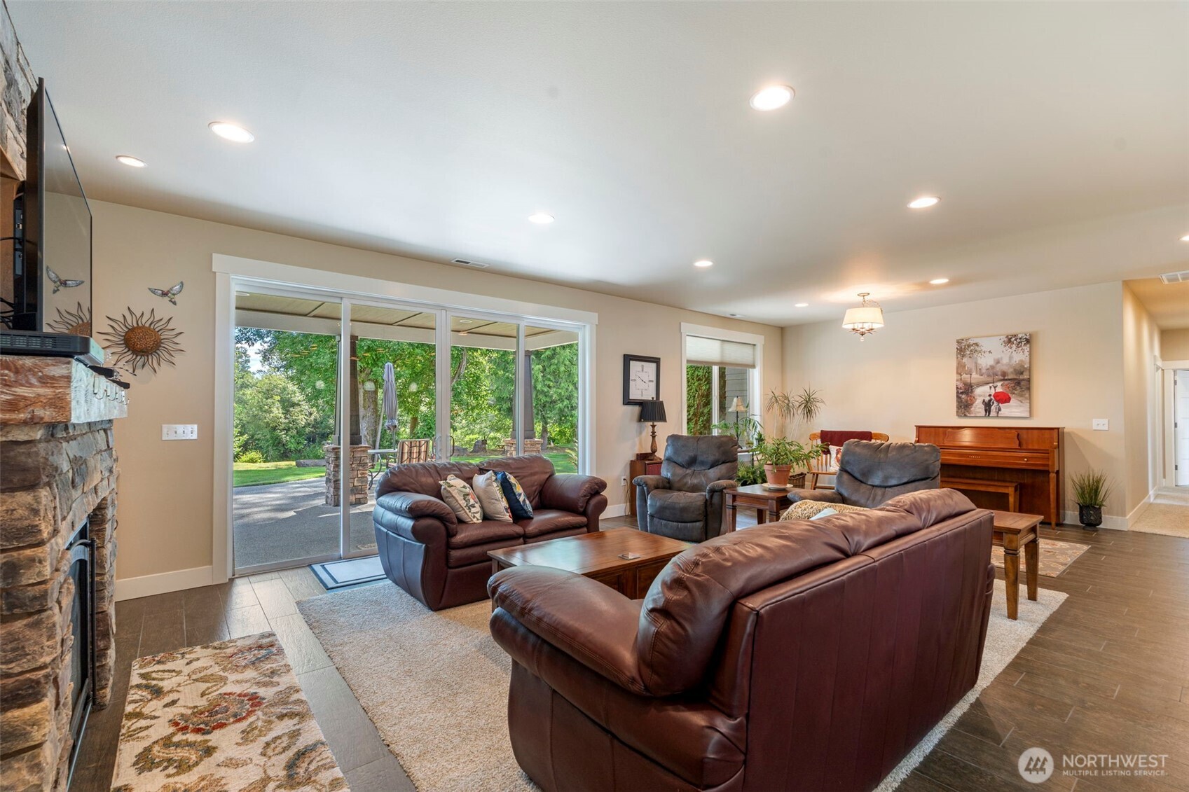 2322 Rice Road Chehalis, WA 98532 - Photo 10 of 39 a living room with furniture and a large window