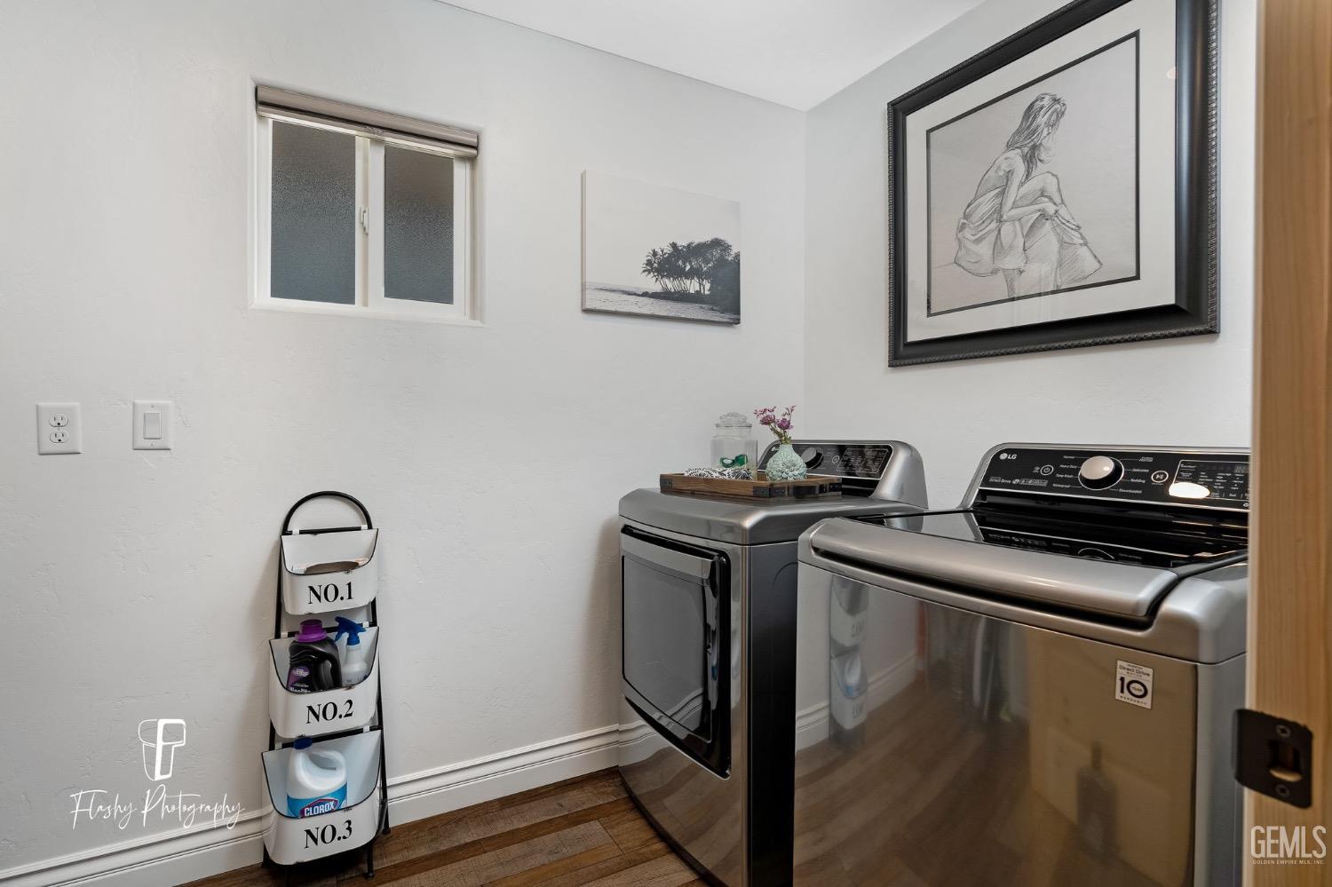 Undisclosed Address Buttonwillow, CA 93206 - Photo 33 of 65 a view of a livingroom with furniture and wooden floor