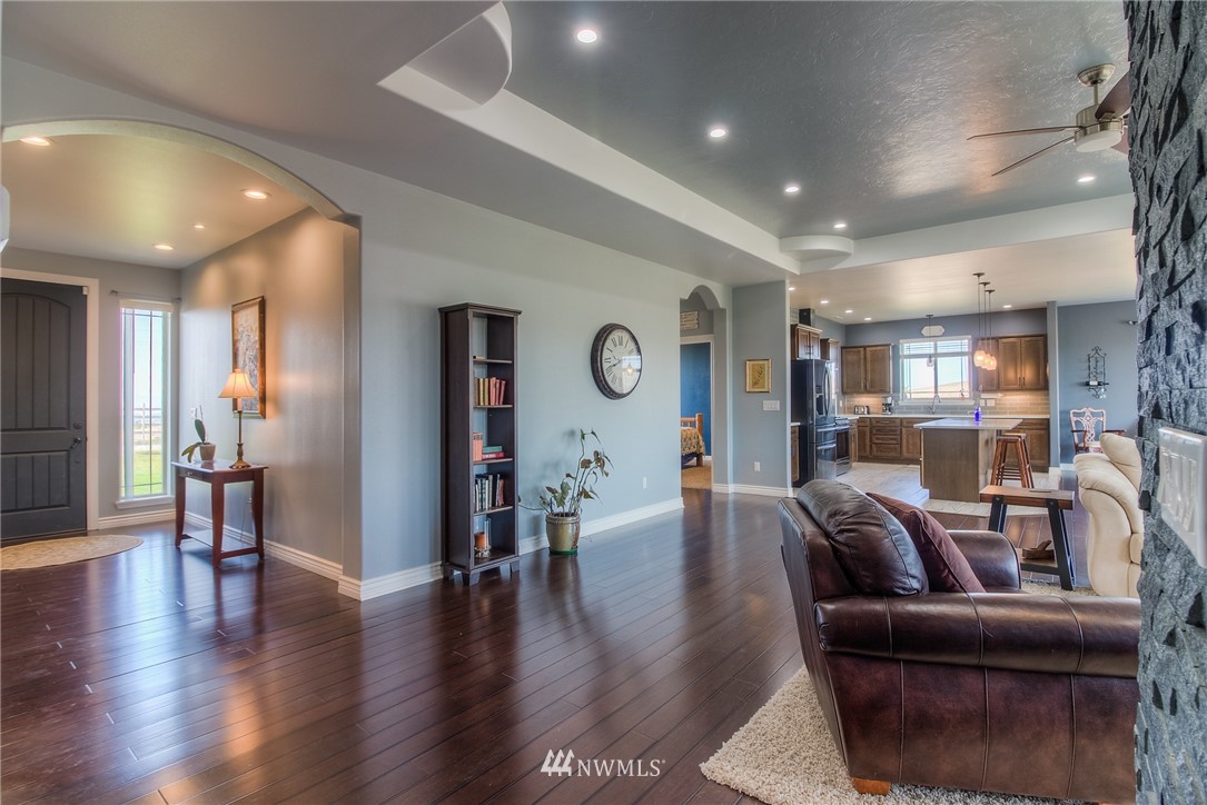 321 Falcon Ridge Road Zillah, WA 98953 - Photo 4 of 40