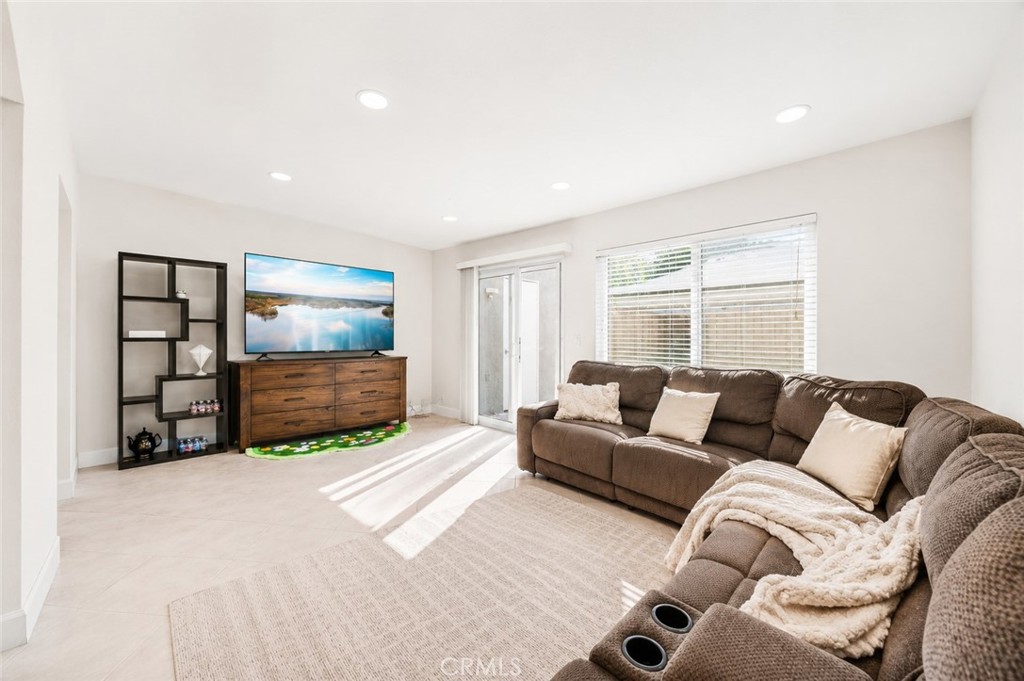 47 Fox, Unit 27 Irvine, CA 92614 - Photo 4 of 32