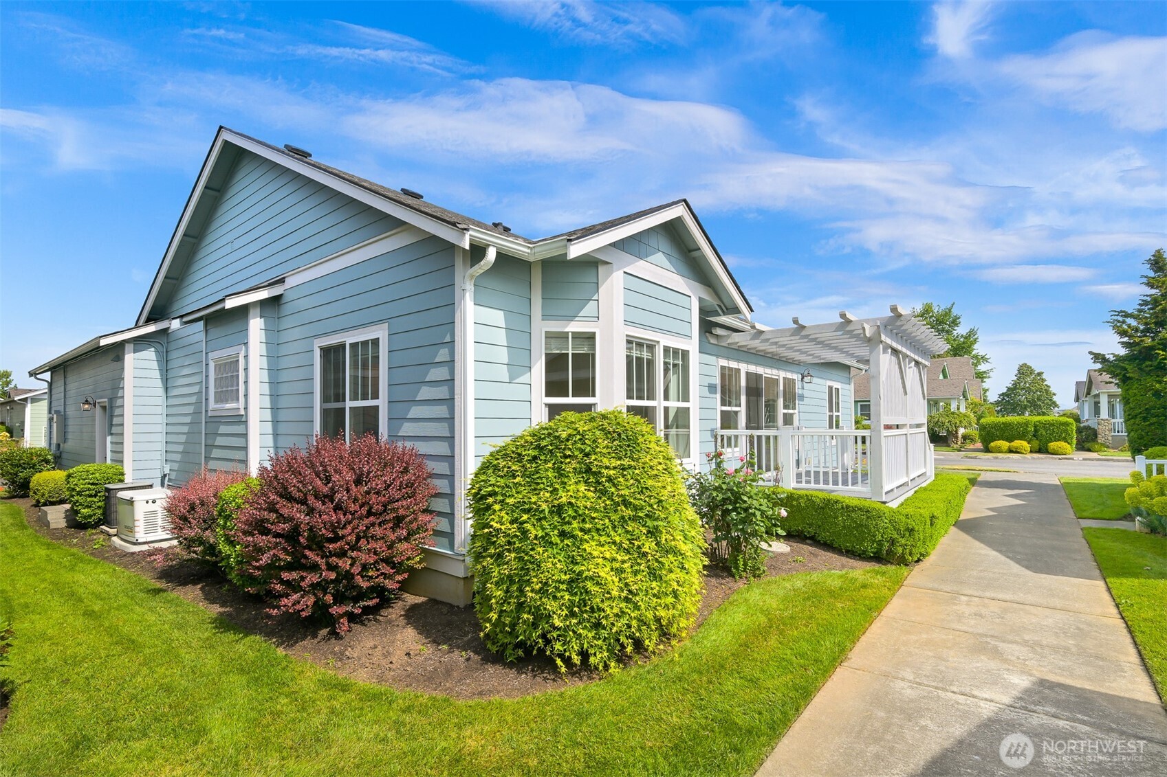 500 Fieldstone Loop, Unit 14 Lynden, WA 98264 - Photo 2 of 25 a front view of a house with garden