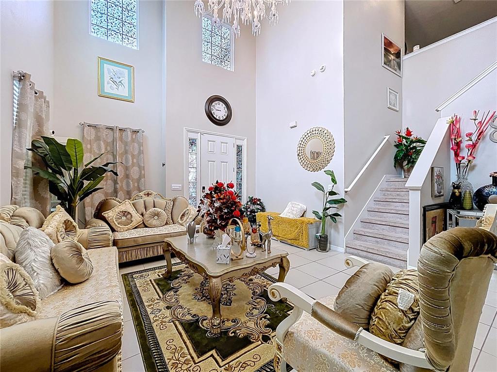 472 6th Avenue Northwest Ruskin, FL 33570 - Photo 10 of 96 a living room with furniture and a potted plant