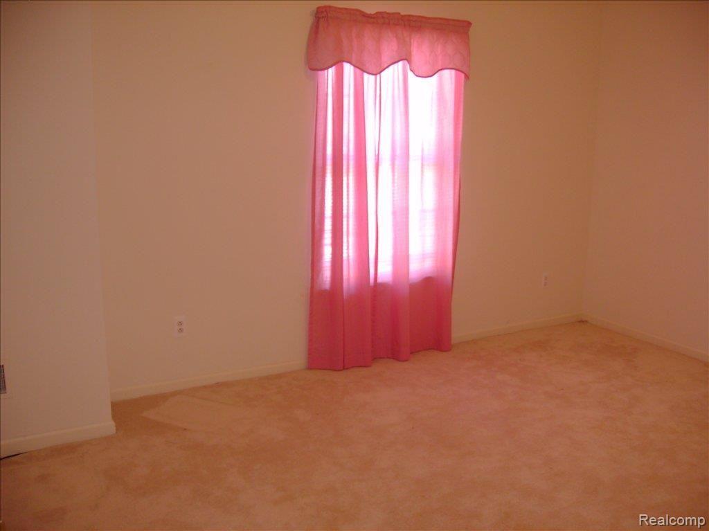11872 Farmington Road Livonia, MI 48150 - Photo 10 of 15 Bedroom 2