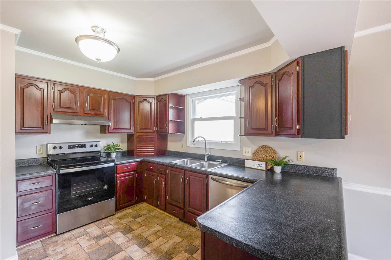 5727 Cimmarron Lane Waterloo, IA 50701 - Photo 2 of 27 Gallery Image 2
