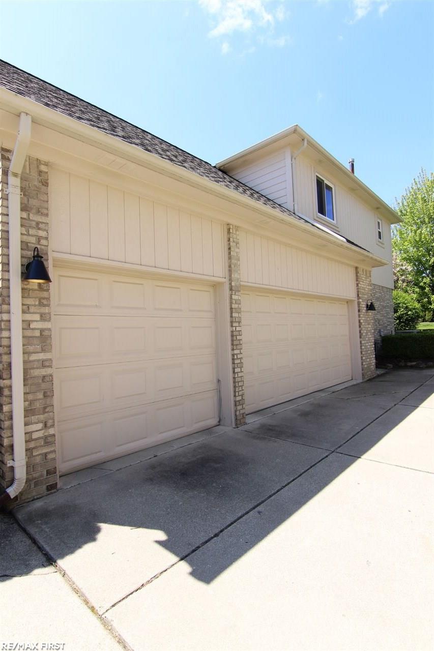 898 Rambling Drive Rochester Hills, MI 48307 - Photo 2 of 45