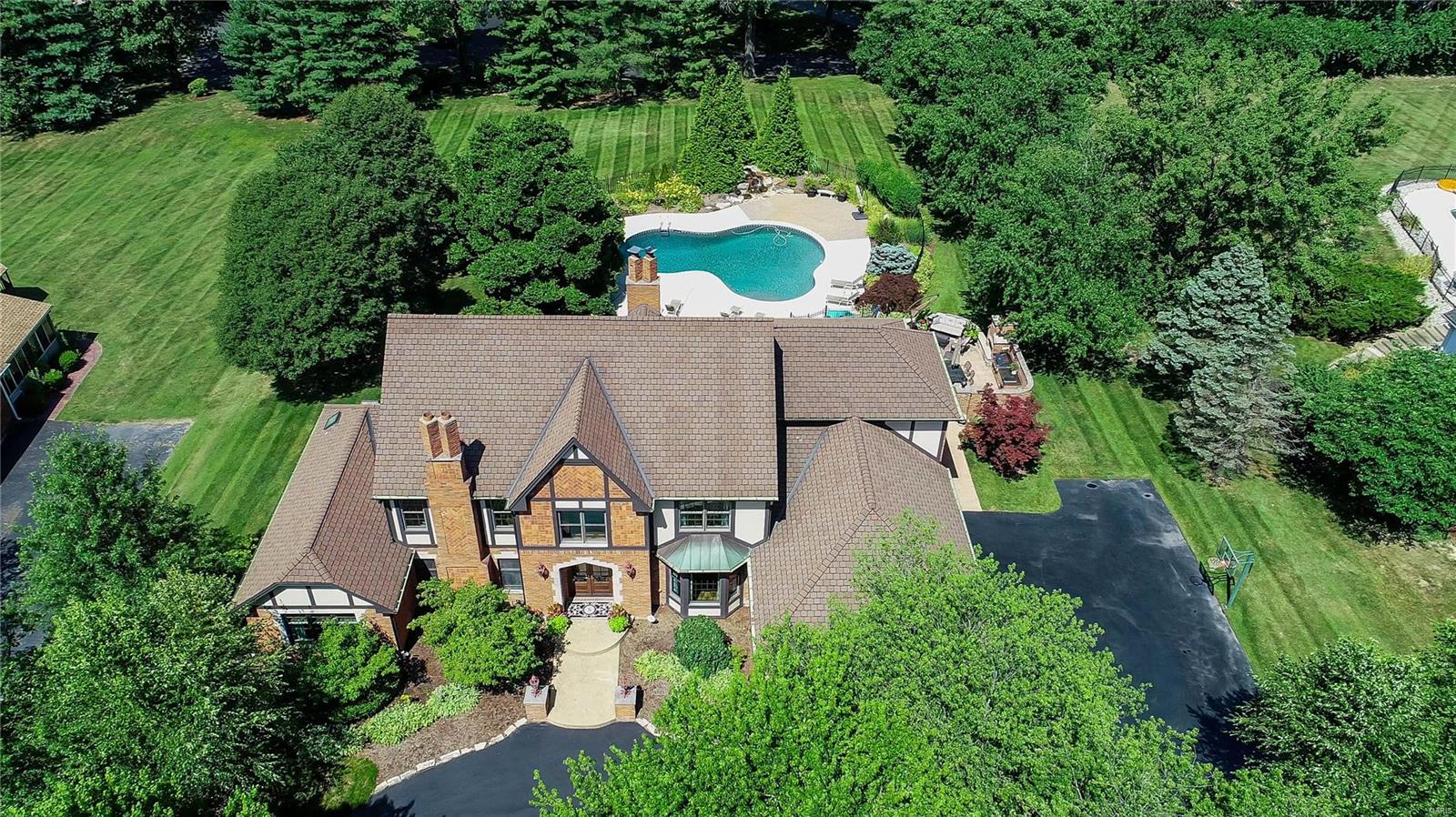 2243 Barnbridge Road St. Louis, MO 63131 - Photo 2 of 54 Gallery Image 2