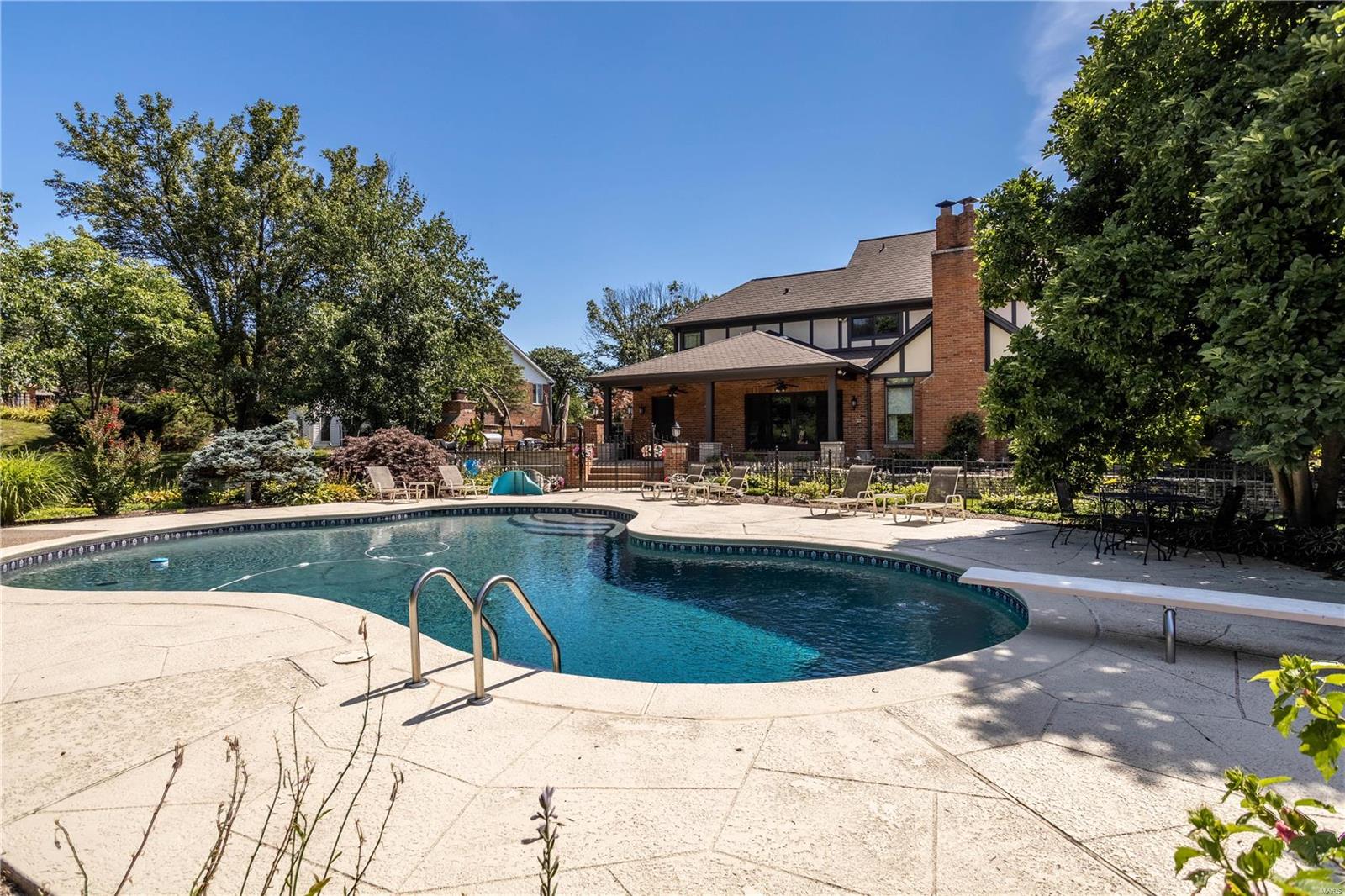 2243 Barnbridge Road St. Louis, MO 63131 - Photo 3 of 54 Gallery Image 3
