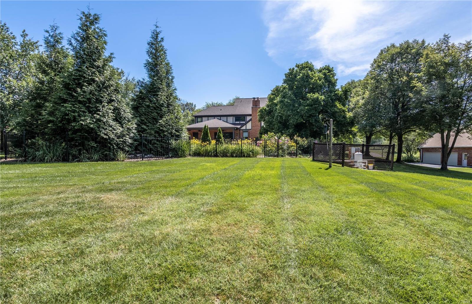 2243 Barnbridge Road St. Louis, MO 63131 - Photo 5 of 54 Gallery Image 5