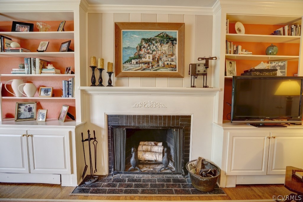 8908 Tolman Road Henrico, VA 23229 - Photo 12 of 30 Family room fireplace and built-ins