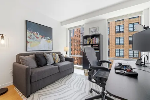 $1,195,000 | 80 Broad Street, Unit 602, Boston, MA 02110