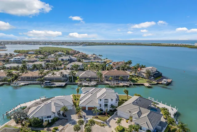 $6,950,000 | 810 Elm Court, Marco Island, FL 34145