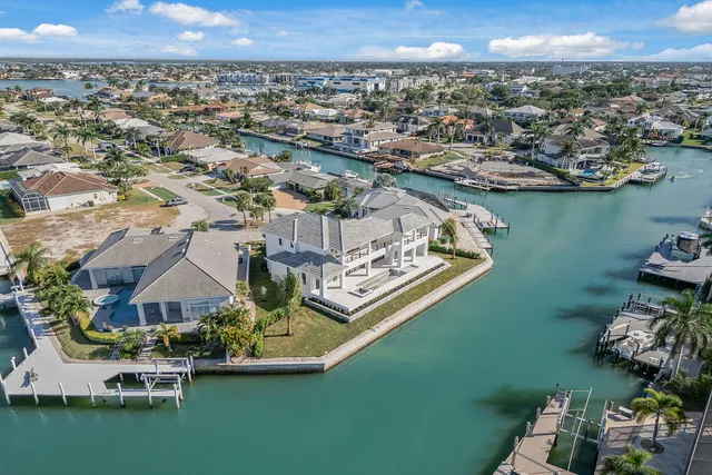 $6,950,000 | 810 Elm Court, Marco Island, FL 34145
