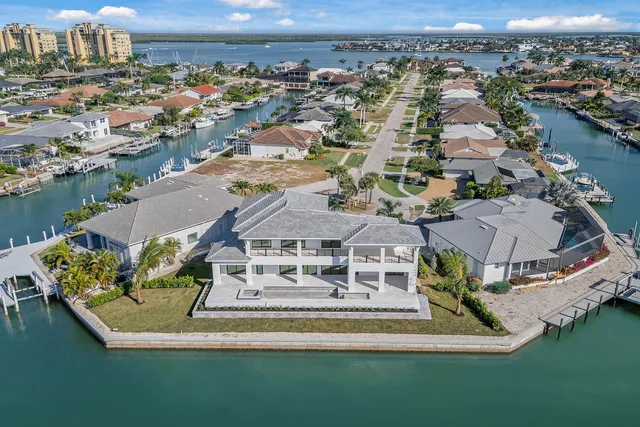 $6,950,000 | 810 Elm Court, Marco Island, FL 34145