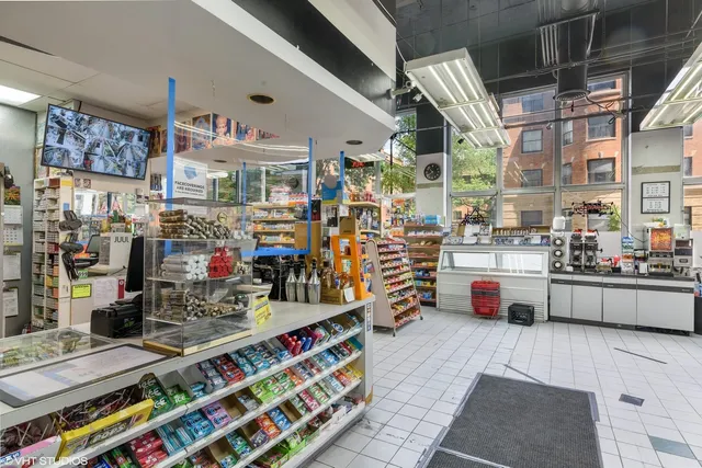 $1,775 | 655 West Irving Park Road, Unit 1911, Chicago, IL 60613