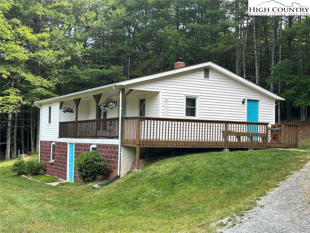 4996 Mountain View Road Glade Valley, NC 28627 - Photo 2 of 22 Gallery Image 2