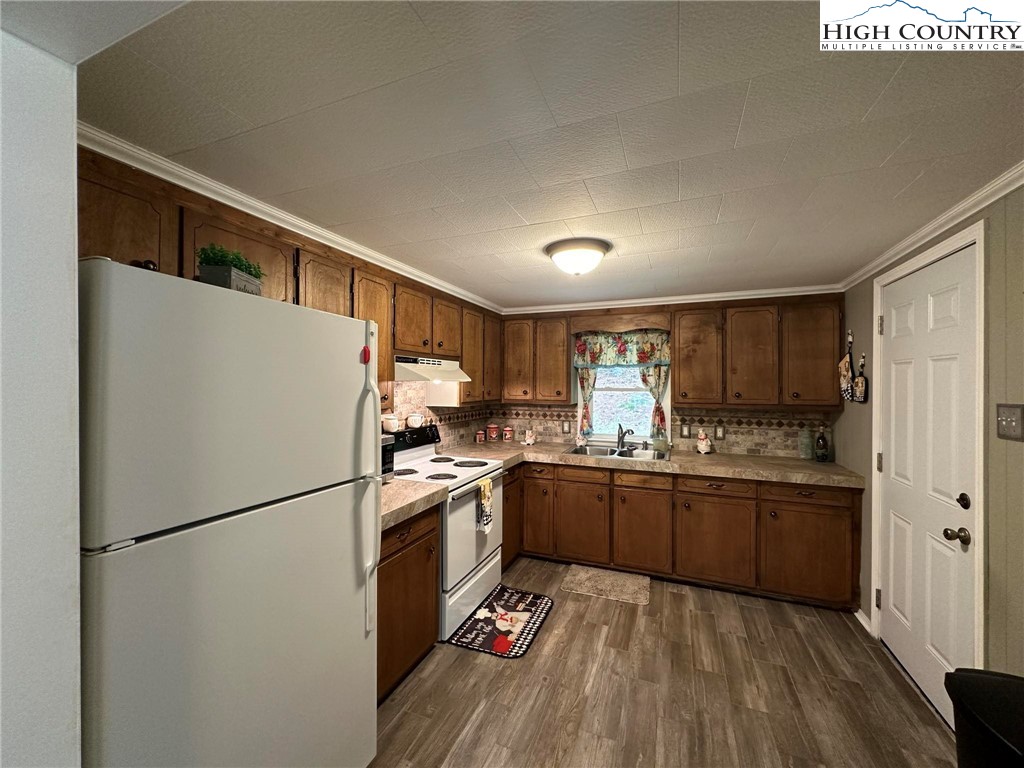 4996 Mountain View Road Glade Valley, NC 28627 - Photo 8 of 22 Gallery Image 8