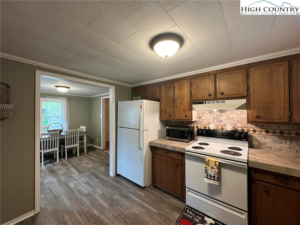 4996 Mountain View Road Glade Valley, NC 28627 - Photo 10 of 22 Gallery Image 10