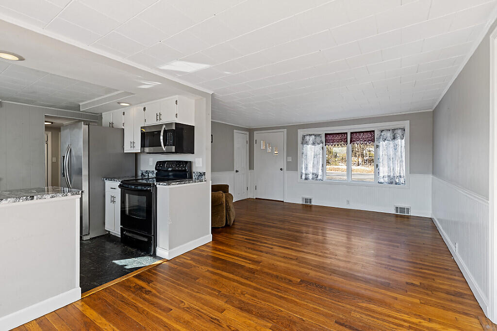 1072 Waterville Road Skowhegan, ME 04976 - Photo 34 of 53 31_BP5A0069_DxO_mls