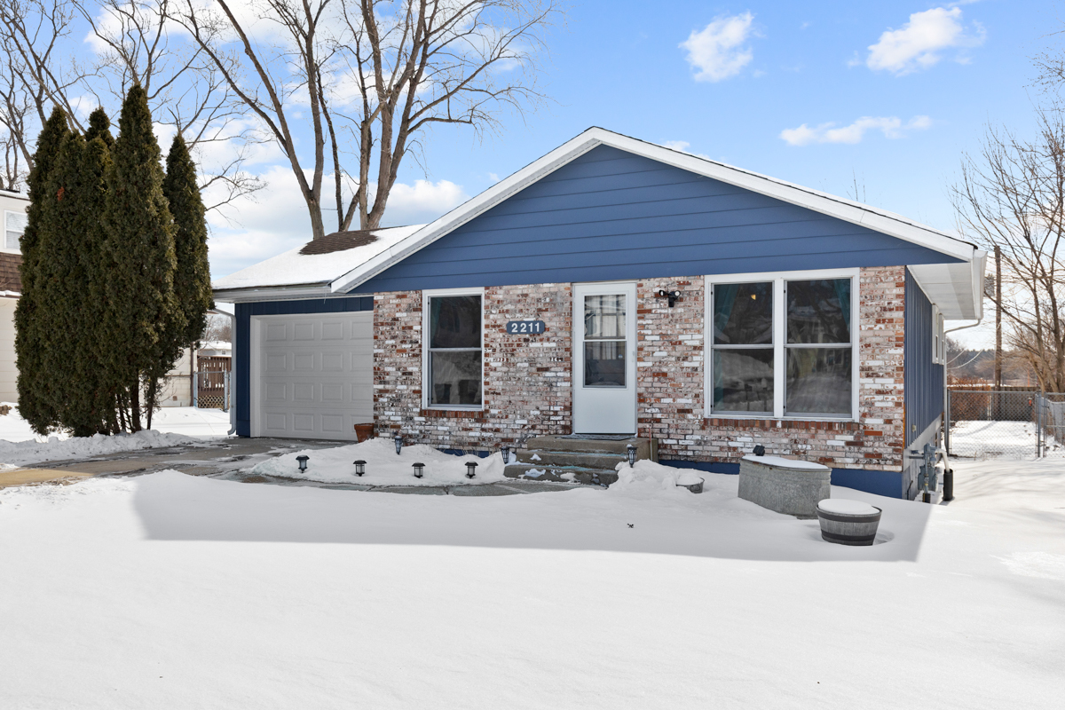 2211 Sand Lake Road Lindenhurst, IL 60046 - Photo 1 of 28