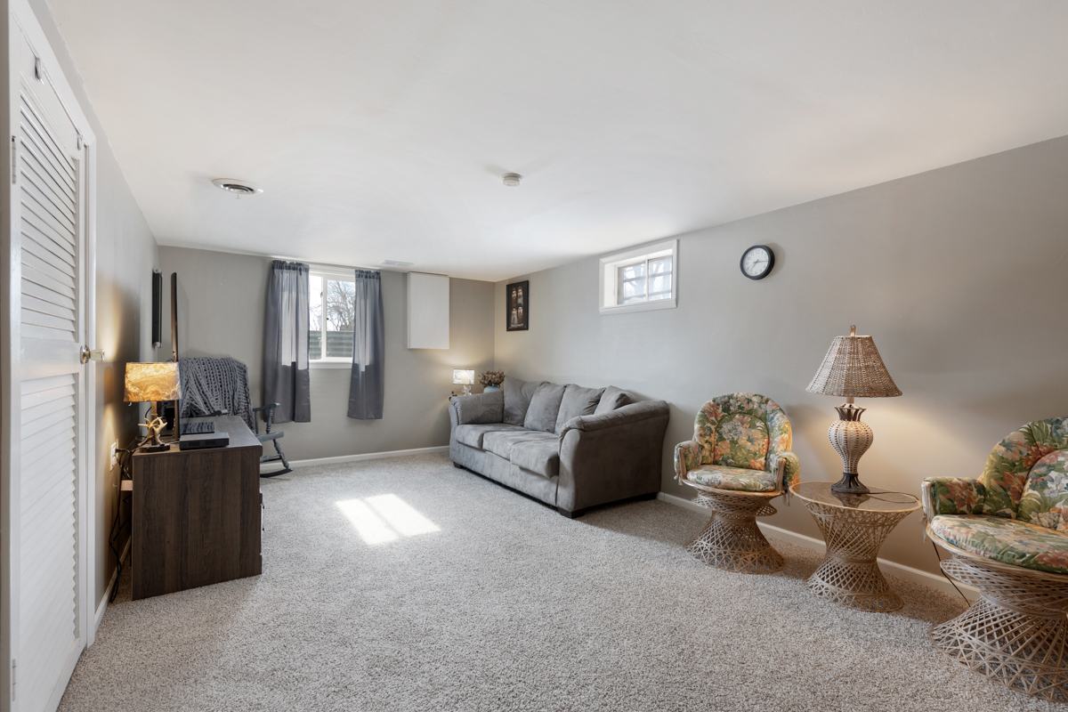 2211 Sand Lake Road Lindenhurst, IL 60046 - Photo 13 of 28