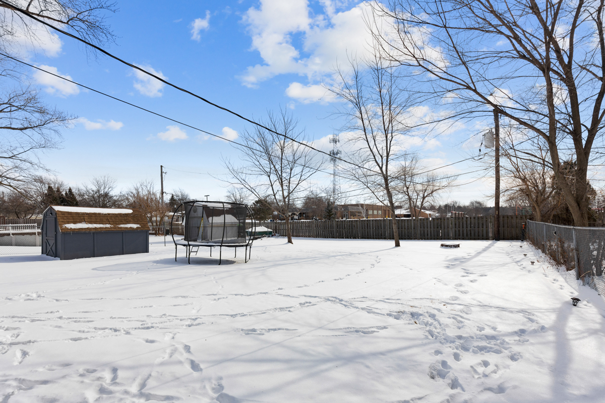 2211 Sand Lake Road Lindenhurst, IL 60046 - Photo 22 of 28