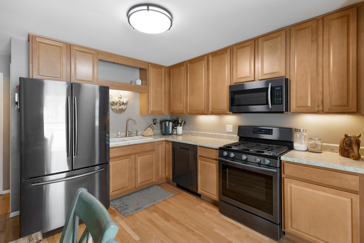 2211 Sand Lake Road Lindenhurst, IL 60046 - Photo 7 of 28