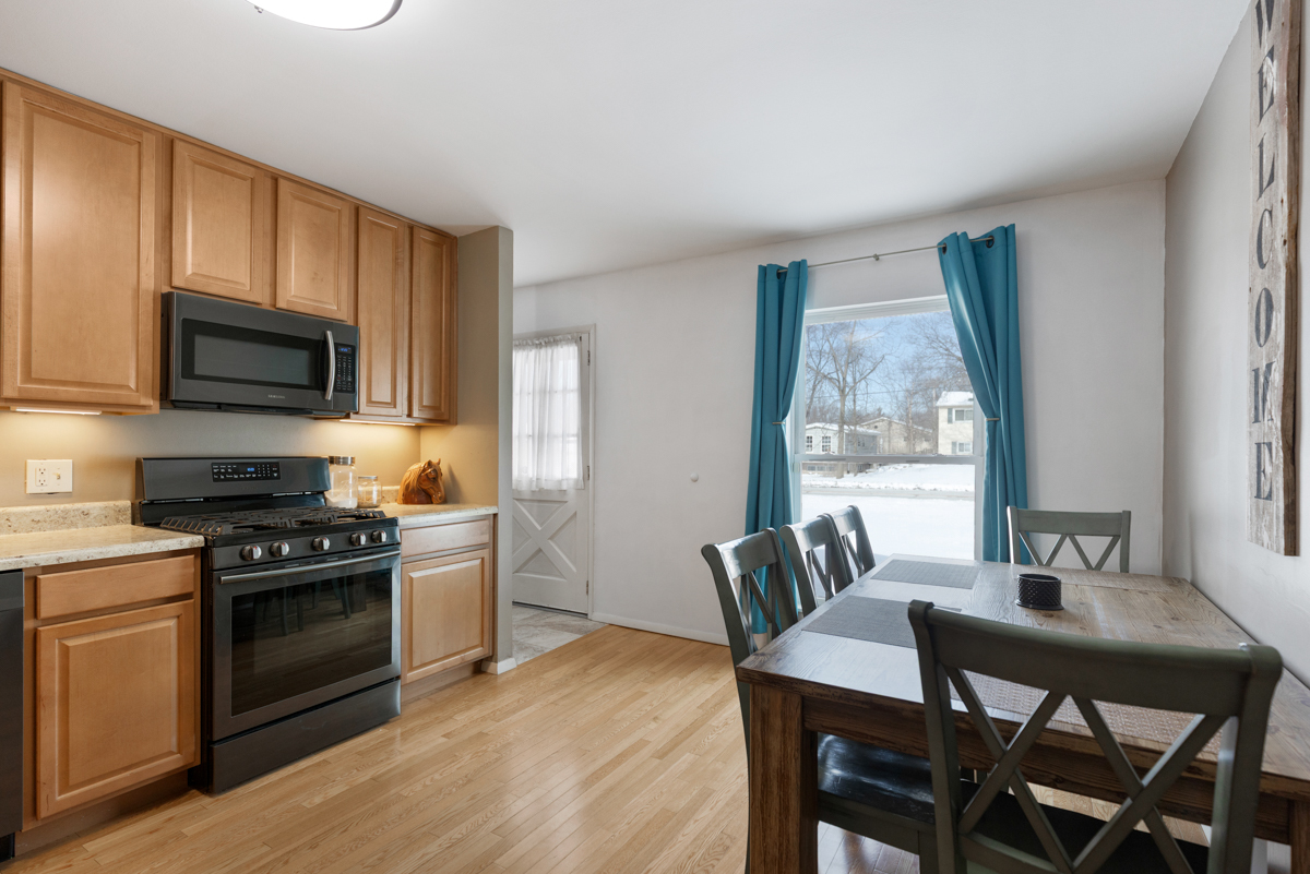 2211 Sand Lake Road Lindenhurst, IL 60046 - Photo 8 of 28