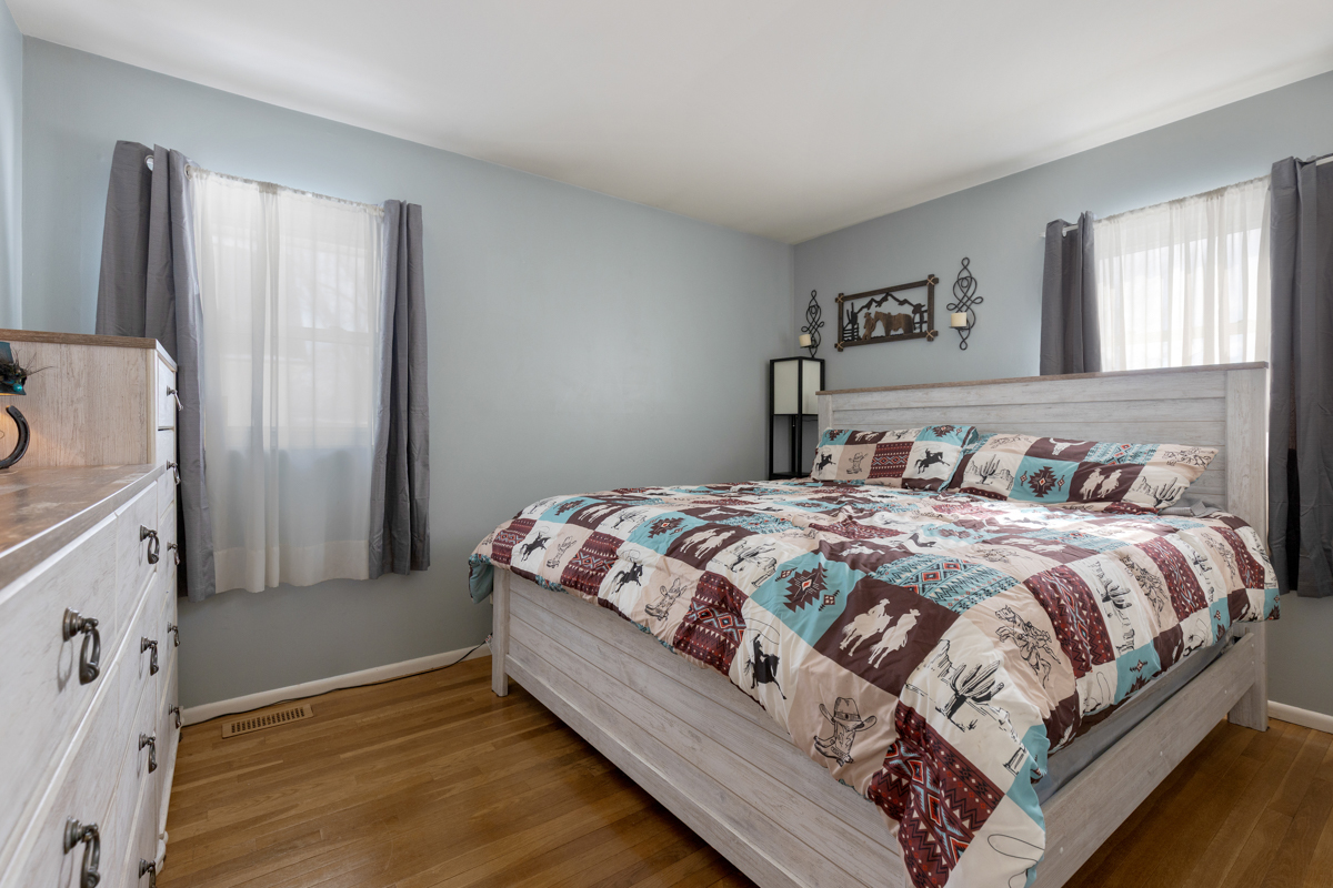 2211 Sand Lake Road Lindenhurst, IL 60046 - Photo 9 of 28