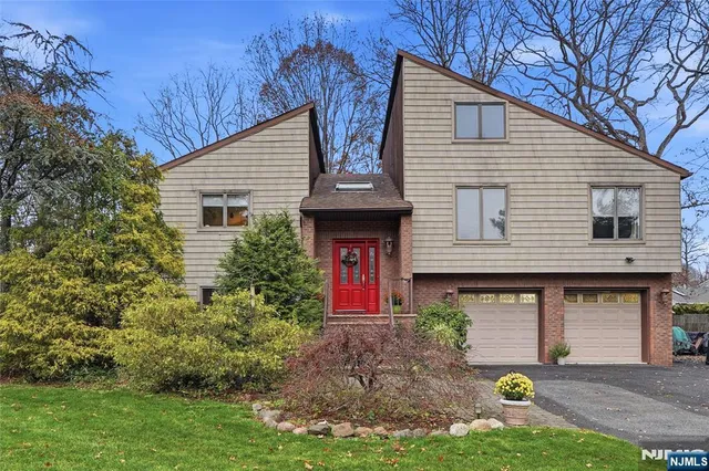 $1,139,000 | 4 Lesa Lane, Hillsdale, NJ 07642