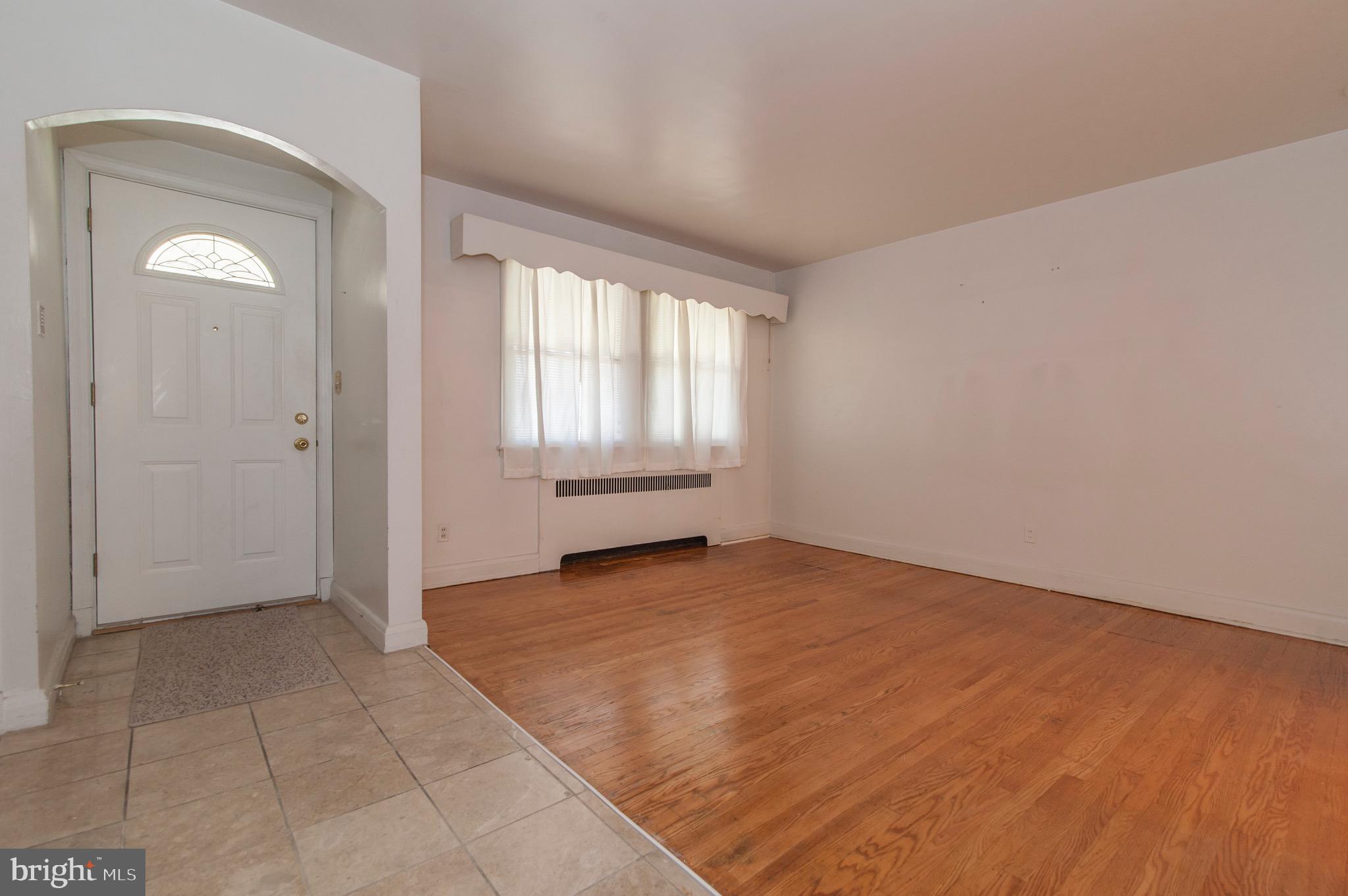 1655 Ralworth Road Baltimore, MD 21218 - Photo 4 of 24 Lots of Light