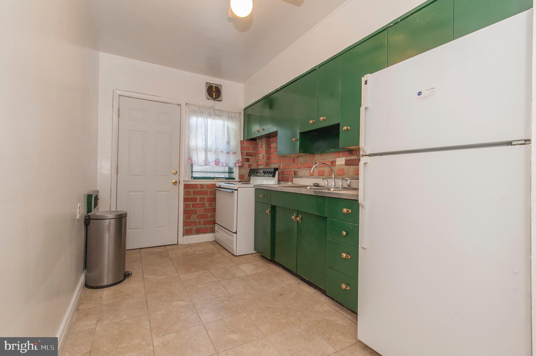1655 Ralworth Road Baltimore, MD 21218 - Photo 9 of 24 Big Kitchen!