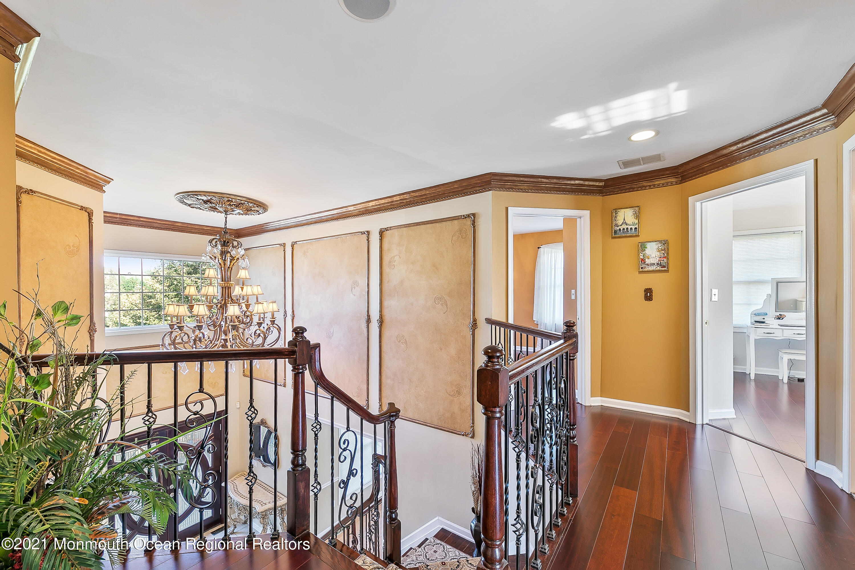 10 Lernard Road Manalapan, NJ 07726 - Photo 21 of 33 10LernardRd-upper hallway