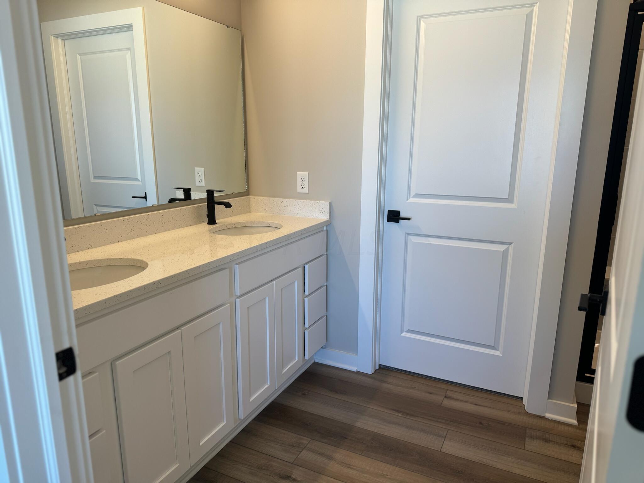 554 Rochdale Delaware, OH 43015 - Photo 10 of 15 554 MB Bath