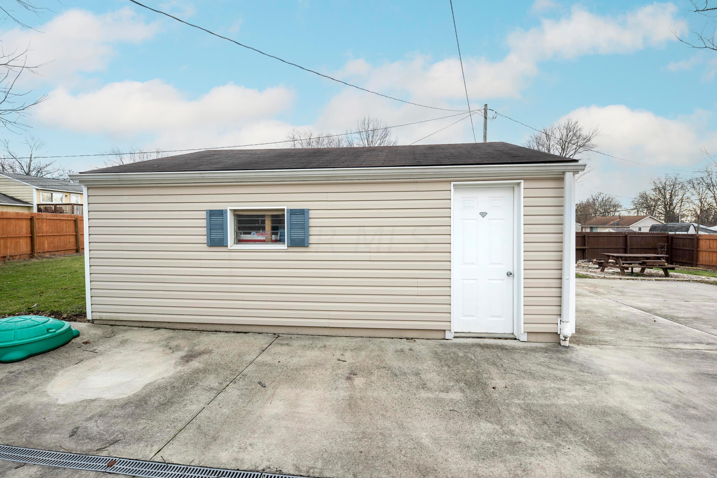 6413 Lexleigh Road Reynoldsburg, OH 43068 - Photo 32 of 40 Garage